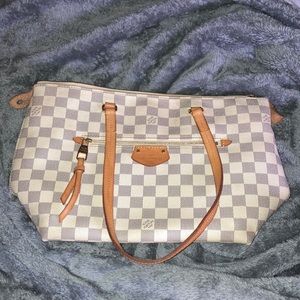 Louis Vuitton Iena MM
